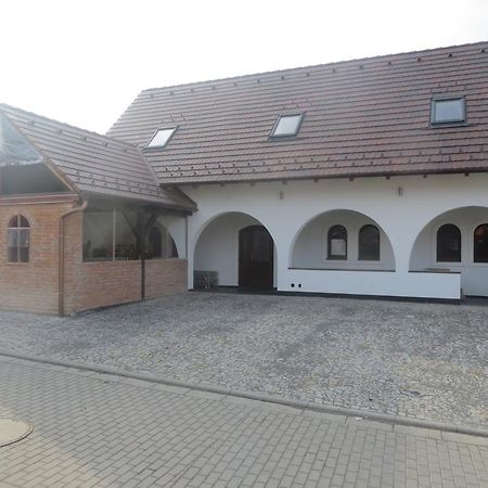 Hotel U Vinarstvi Mutěnice Esterno foto