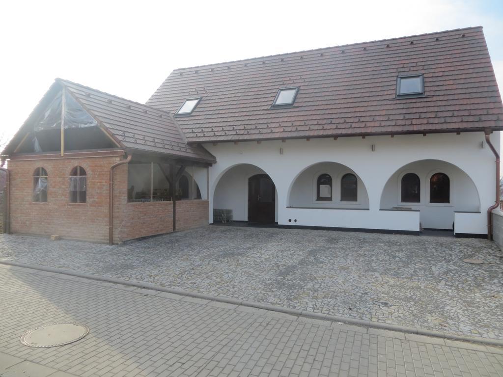 Hotel U Vinarstvi Mutěnice Esterno foto